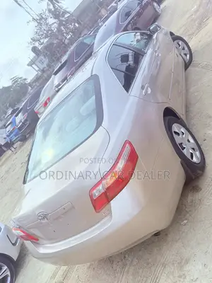 Toyota Camry LE 4dr Sedan (2.4L 4cyl 5A) 2009 Gold