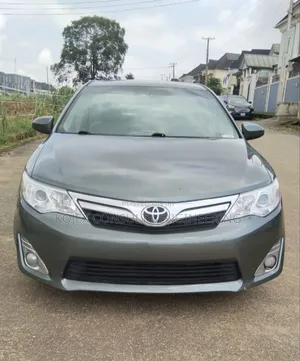 Toyota Camry XLE 4dr Sedan (2.5L 4cyl 6A) 2012 Gray