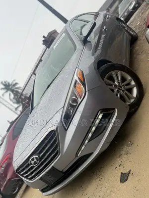 Hyundai Sonata Base Sedan FWD (2.4L 4cyl 6A) 2017 Gray