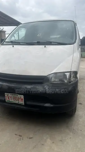 Toyota HiAce 2006 White