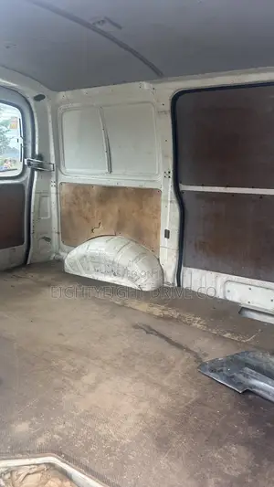 Toyota HiAce 2006 White