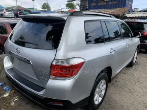 Toyota Highlander Limited 3.5l 4WD 2013 Silver