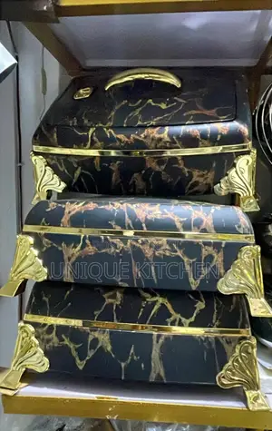 Luxury Rectangular Thermal Food Warmers Featuring a Black and Gold