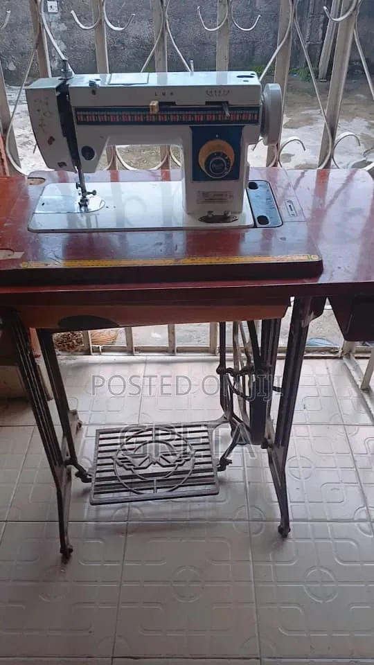 Multi-Stitch Zig-Zag Sewing Machine