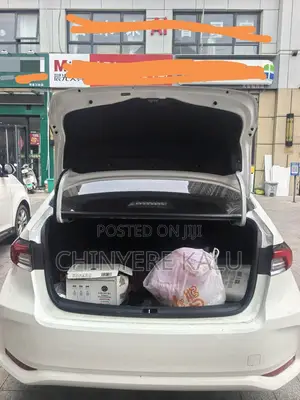 Toyota Corolla Hybrid 2025 White