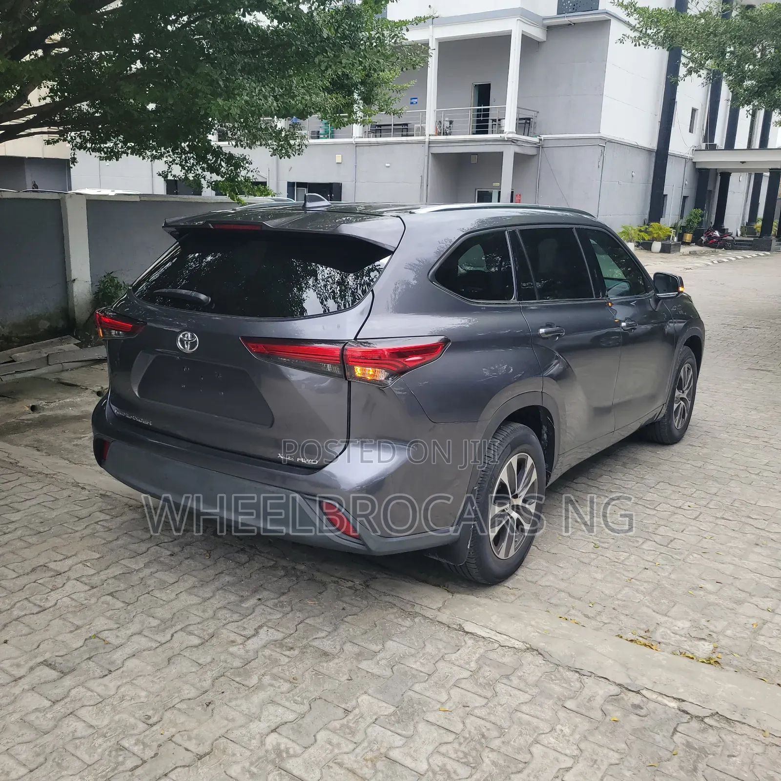Toyota Highlander XLE 2021 Gray