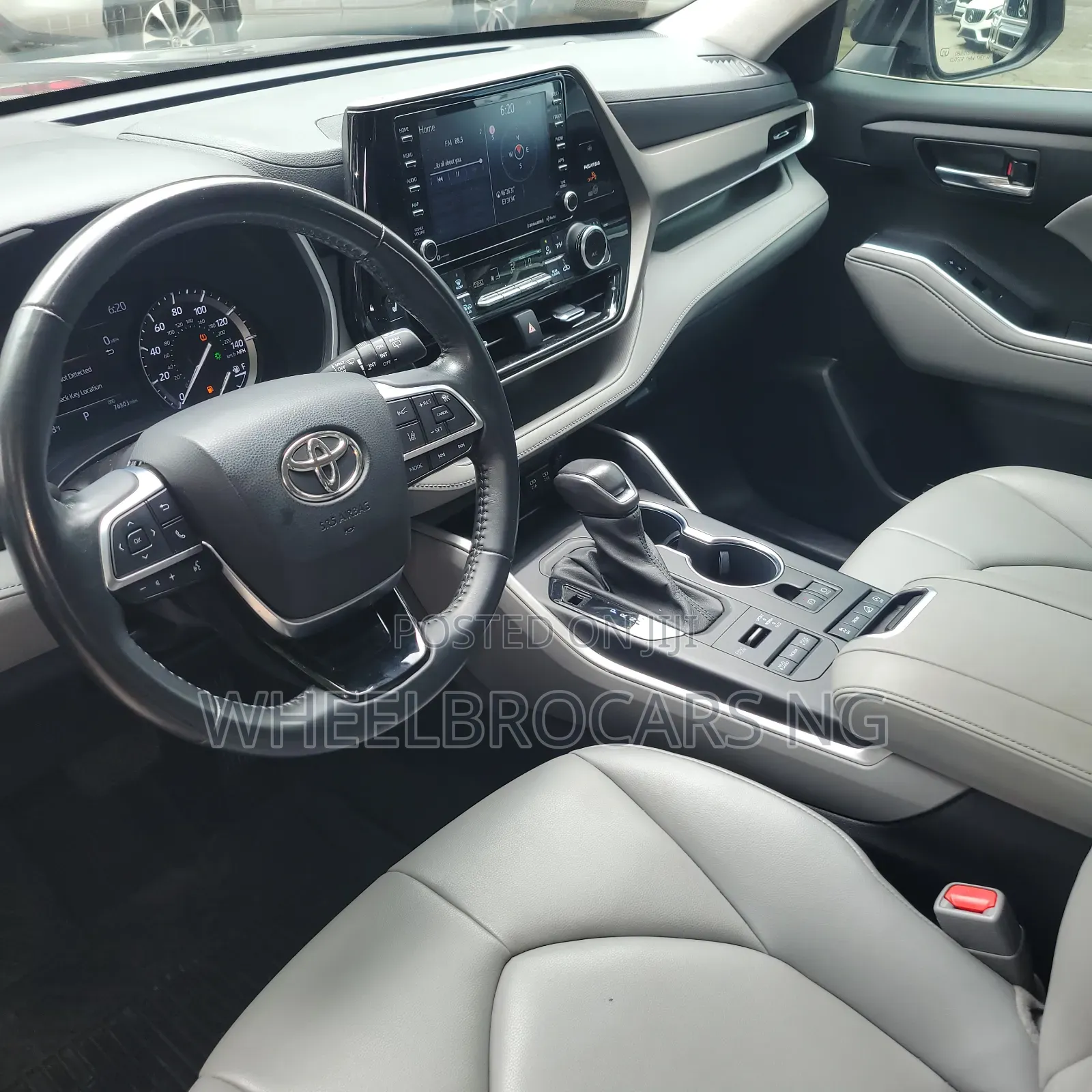 Toyota Highlander XLE 2021 Gray