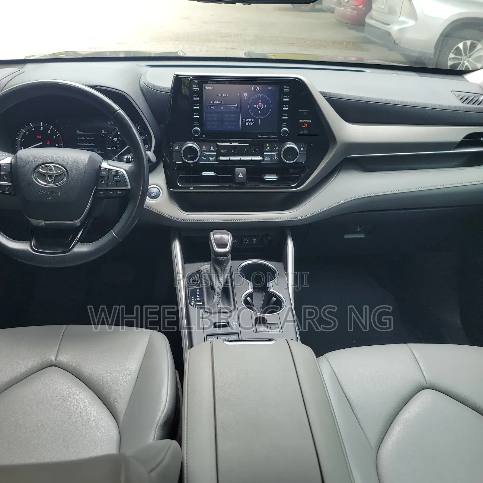 Toyota Highlander XLE 2021 Gray