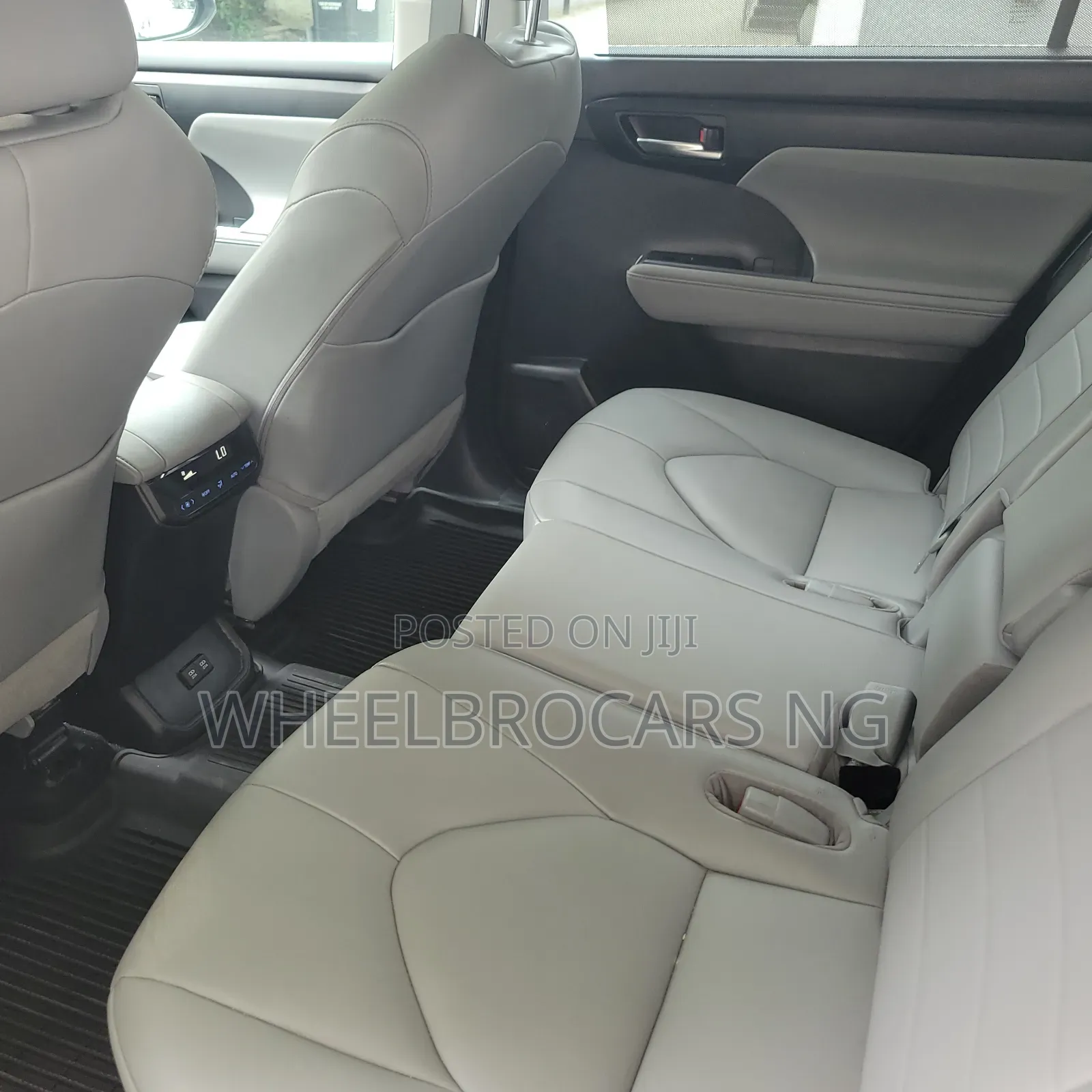 Toyota Highlander XLE 2021 Gray