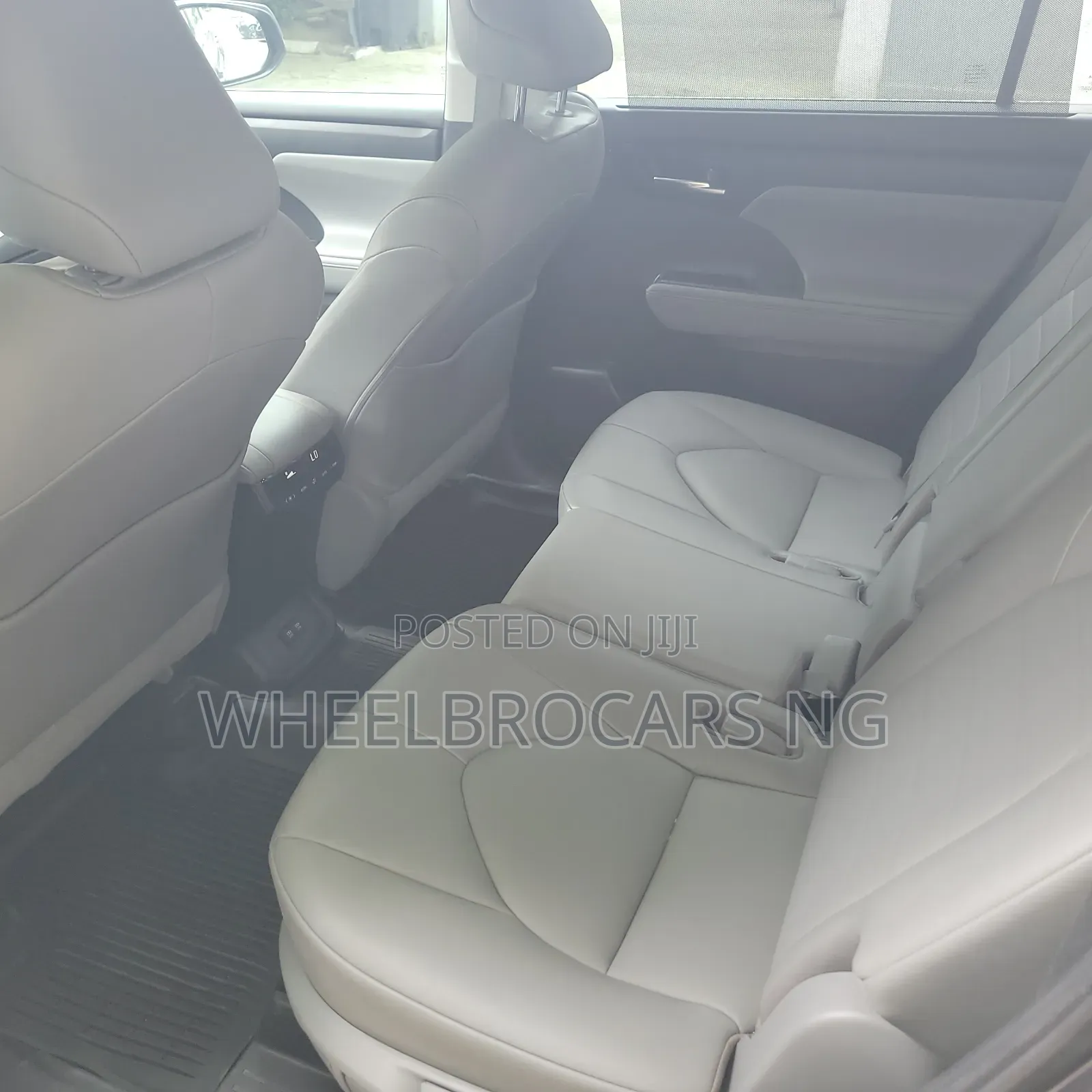 Toyota Highlander XLE 2021 Gray