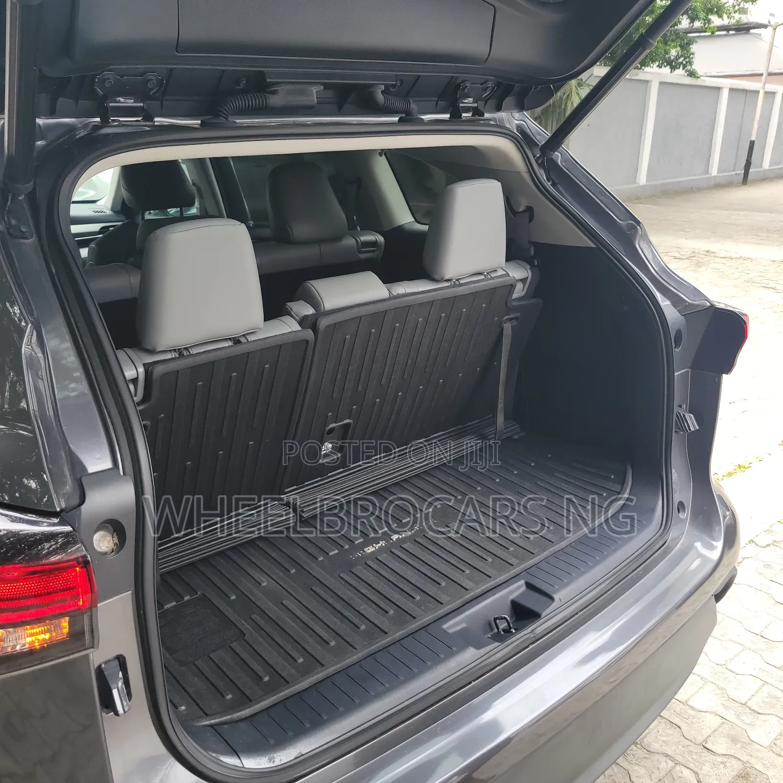 Toyota Highlander XLE 2021 Gray