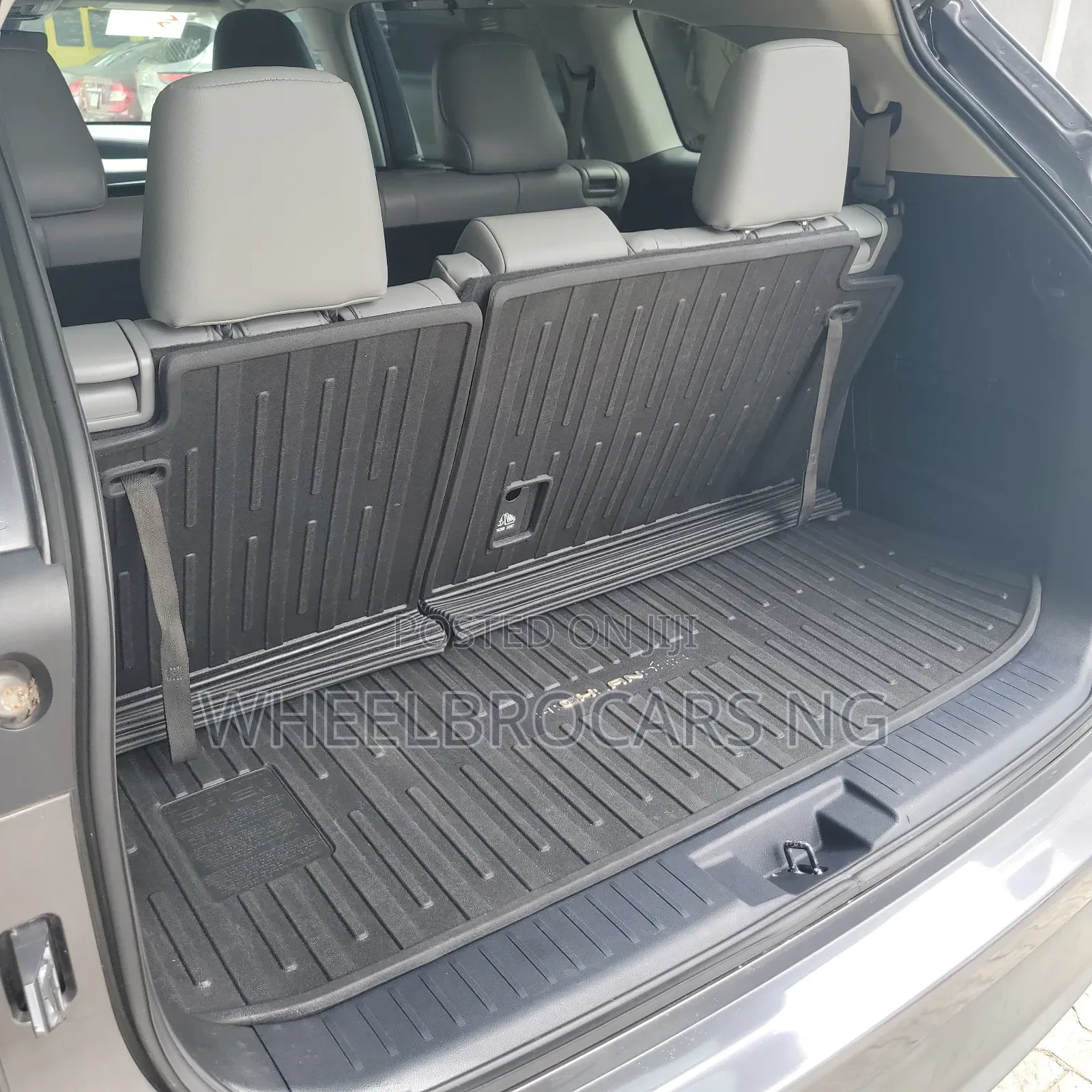Toyota Highlander XLE 2021 Gray