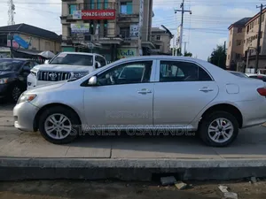 Toyota Corolla LE 4dr Sedan (1.8L 4 cyl 4A) 2009 Silver