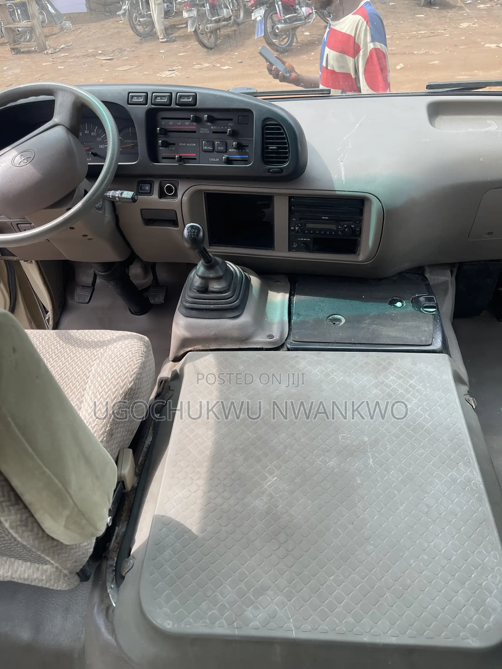 Toyota Coaster 2015