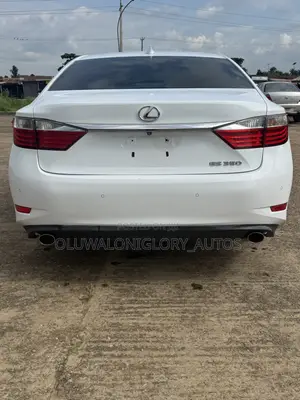 Lexus ES 350 FWD 2015 White