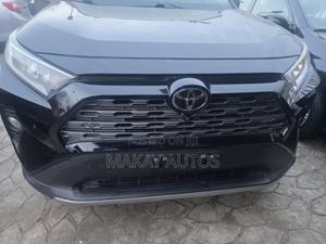 Toyota RAV4 XLE Premium 2021 Black