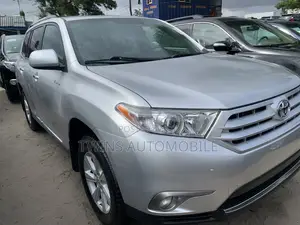 Toyota Highlander Limited 3.5l 4WD 2013 Silver