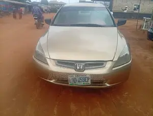 Honda Accord 2004 Gold