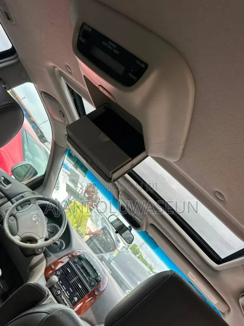 Toyota Sienna XLE 2005 Silver