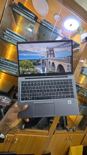 Laptop HP ZBook Firefly 14 G7 8GB Intel Core i5 SSD 256GB