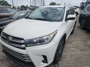 Toyota Highlander SE 4x4 V6 (3.5L 6cyl 8A) 2017 White