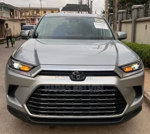 Toyota Highlander XLE AWD 2024 Silver