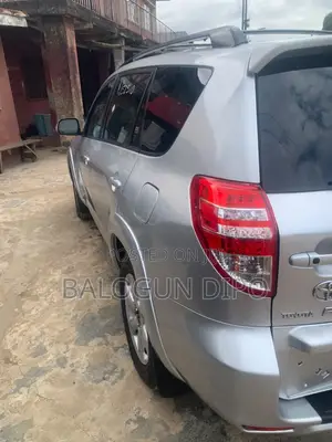 Toyota RAV4 2010 Silver