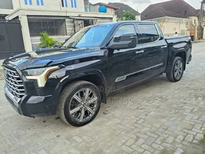 Toyota Tundra 2022 Black