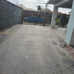 3bdrm Apartment in Sholanke, Akoka for sale