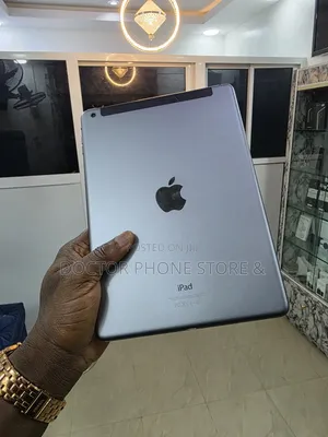 Apple iPad Air 16 GB Gray
