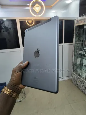 Apple iPad Air 16 GB Gray
