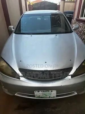 Toyota Camry LE V6 4dr Sedan (3.0L 6cyl 5A) 2005 Silver