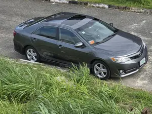 Toyota Camry SE 4dr Sedan (2.5L 4cyl 6A) 2012 Gray