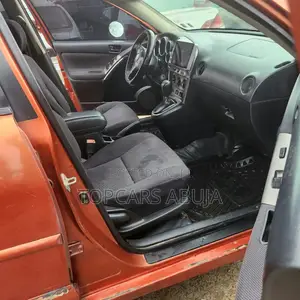 Pontiac Vibe Automatic 2004 Orange