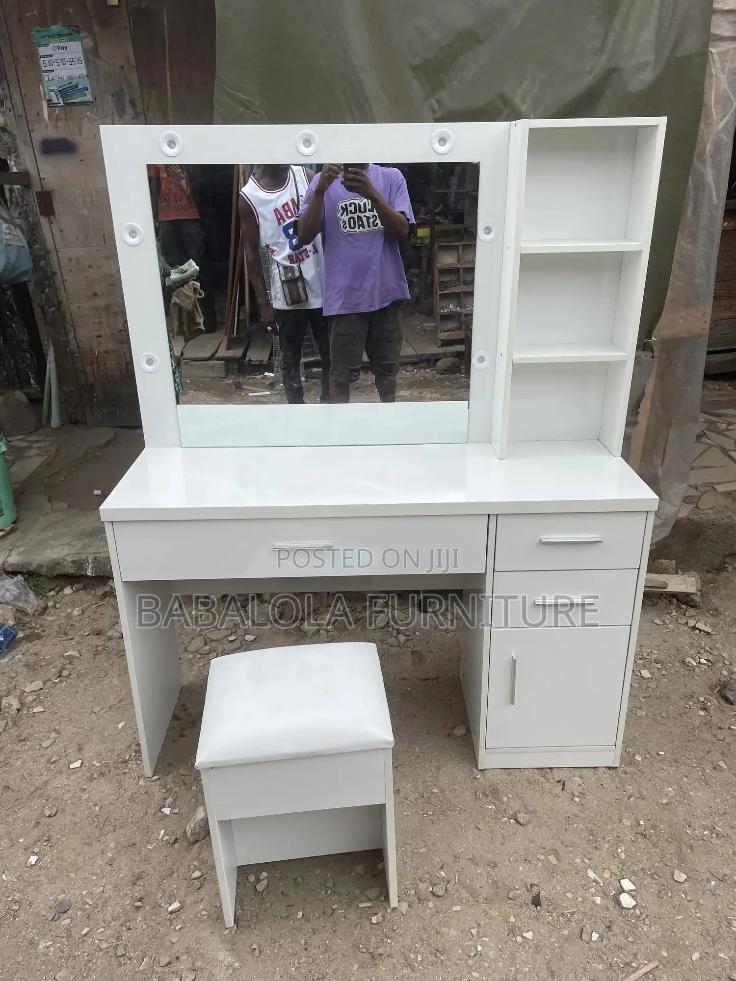 4 Feet Vanity Table