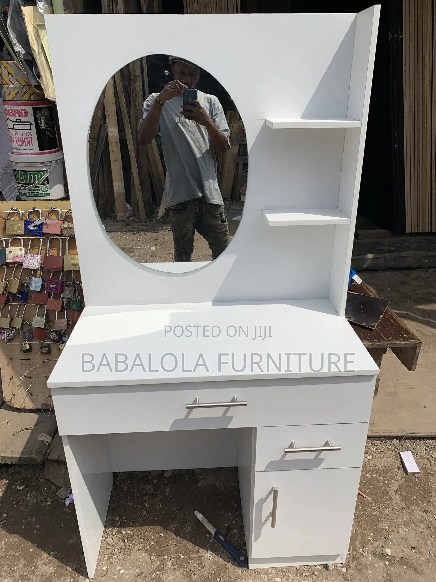 Vanity/ Dresser