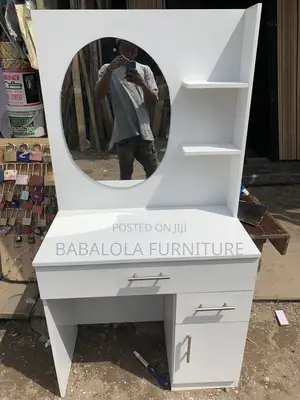 Vanity/ Dresser