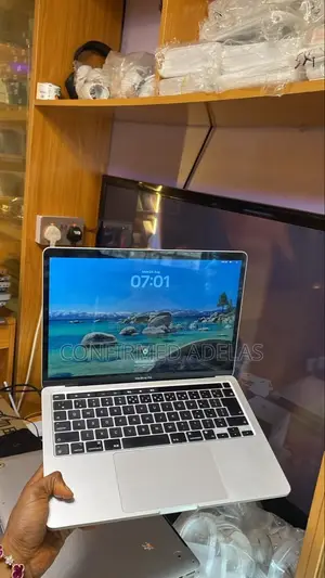 Laptop Apple MacBook Pro 2022 M2 16GB Apple M2 SSD 512GB