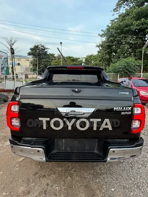 Toyota Hilux 2022 Black