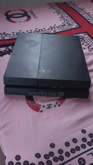 PS4 Console Standard