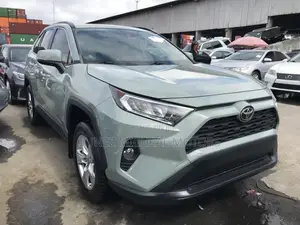 Toyota RAV4 2021 Green