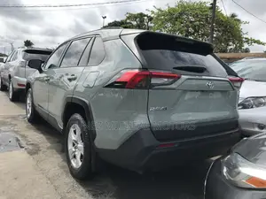 Toyota RAV4 2021 Green