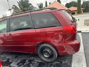 Toyota Sienna 2008 Red