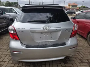 Toyota Matrix Hatchback FWD (1.8L 4cyl 5M) 2010 Silver