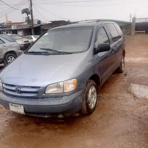 Toyota Sienna 1999 Blue