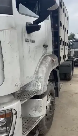 Howo NX430 16 Cylinder CNG Tractor Unit