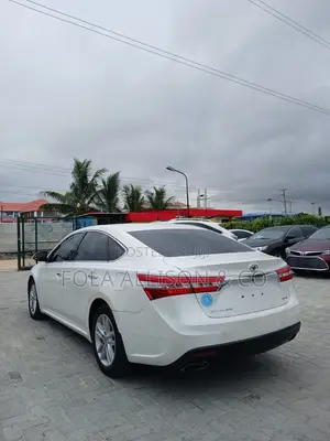 Toyota Avalon XLE Sedar FWD (3.5L 6cyl 6A) 2013 White