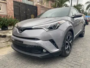 Toyota C-HR XLE FWD Sport Utility (2.0L 4cyl 2AM) 2018 Silver