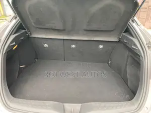 Toyota C-HR XLE FWD Sport Utility (2.0L 4cyl 2AM) 2018 Silver