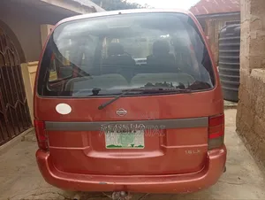 Nissan Serena 2021 Orange